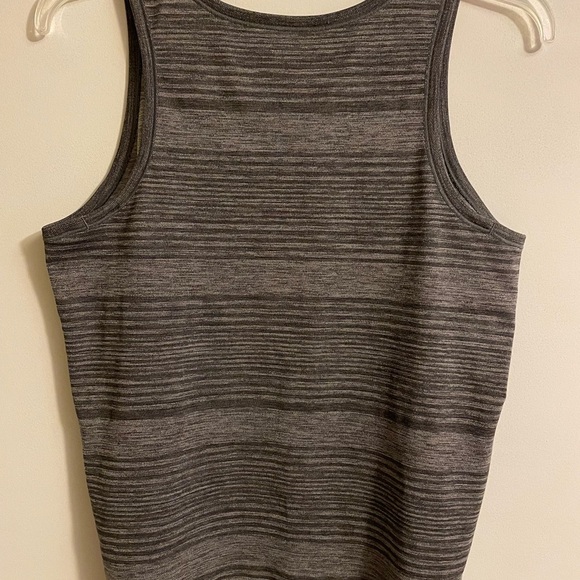 Patagonia Women’s Tank Top Large Gray Striped - Picture 2 of 8